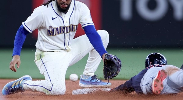 When should a Steal Attempt Bet be placed for maximum value?