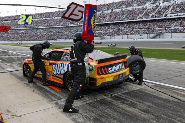 Why does fuel mapping matter for long-race betting strategies?