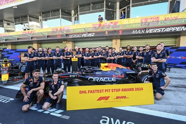 Why does pit window timing alter outright racing bets?