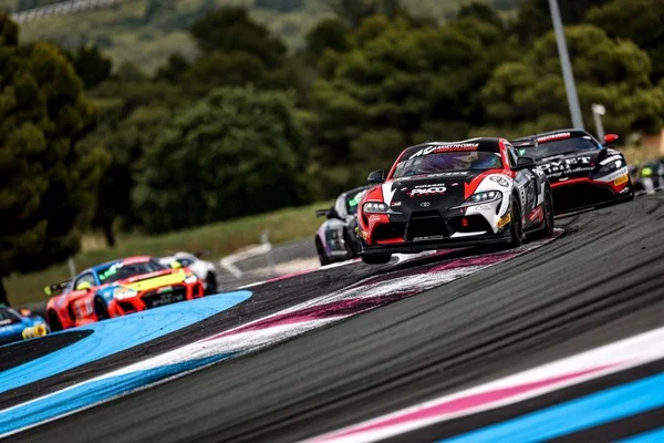 Why does pit window timing alter outright racing bets?