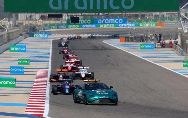 Why does a safety car phase reset in-race betting markets?