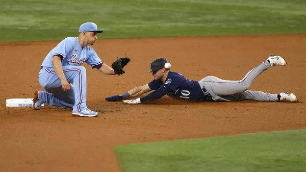 Is stolen base frequency a profitable live betting angle?
