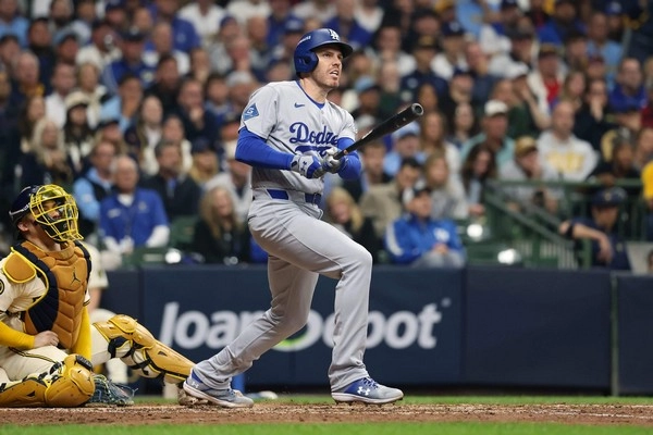 Can bettors profit from analyzing baseball defensive gaps?