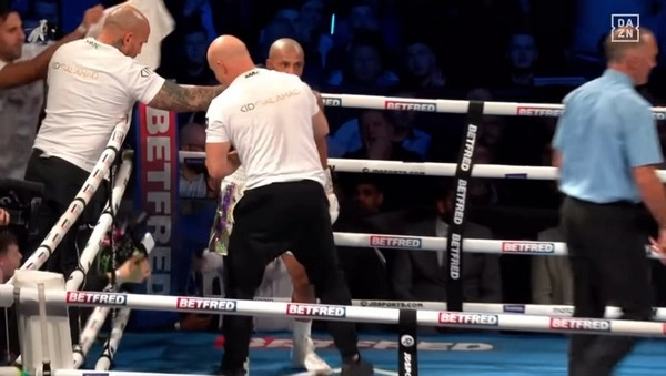 Can boxing corner advice change fight outcomes?