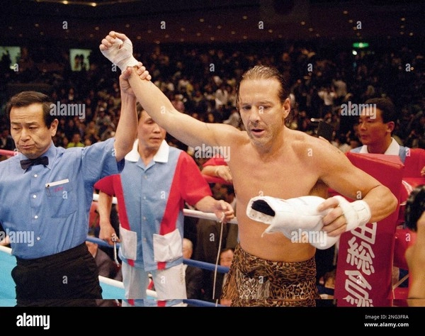 Why do boxing knockout patterns help in betting?